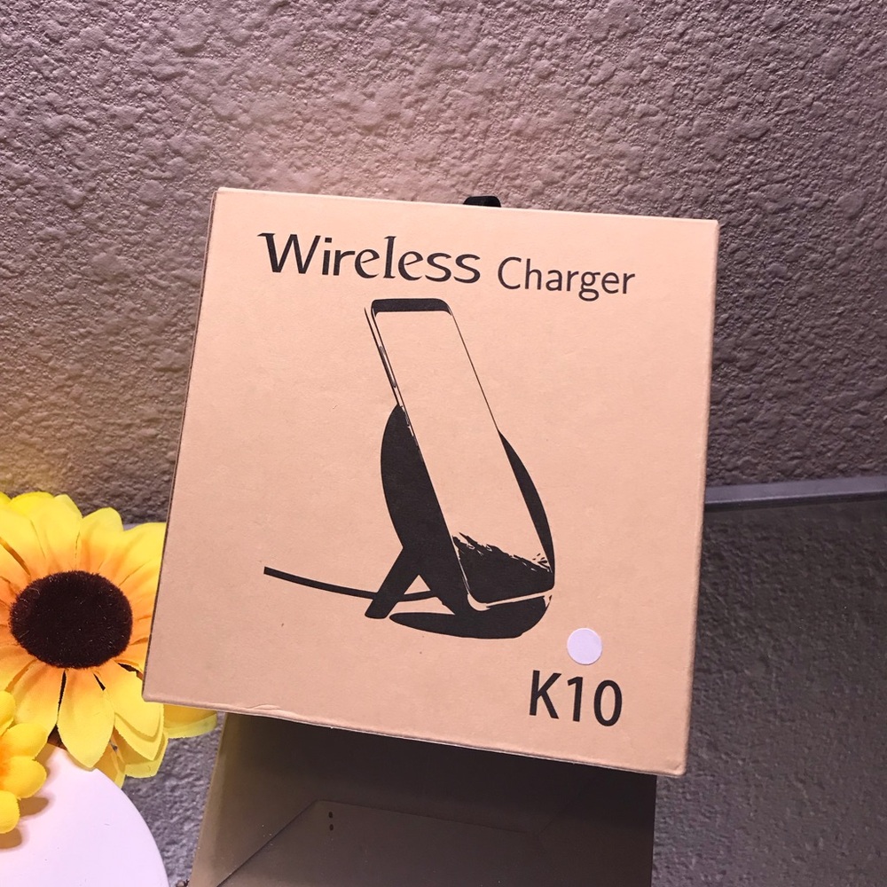 TechComm Fast Charge Wireless Charger - Picture 4 of 6